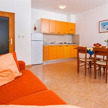 Apartments Bella B ロヴィニ エクステリア 写真