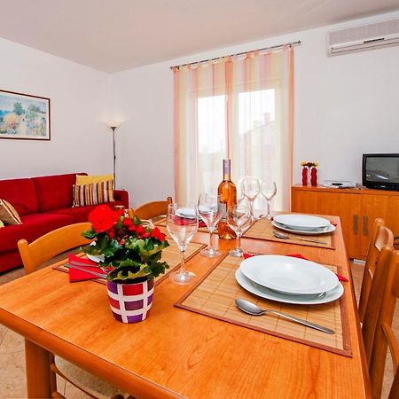 Apartments Bella B ロヴィニ エクステリア 写真