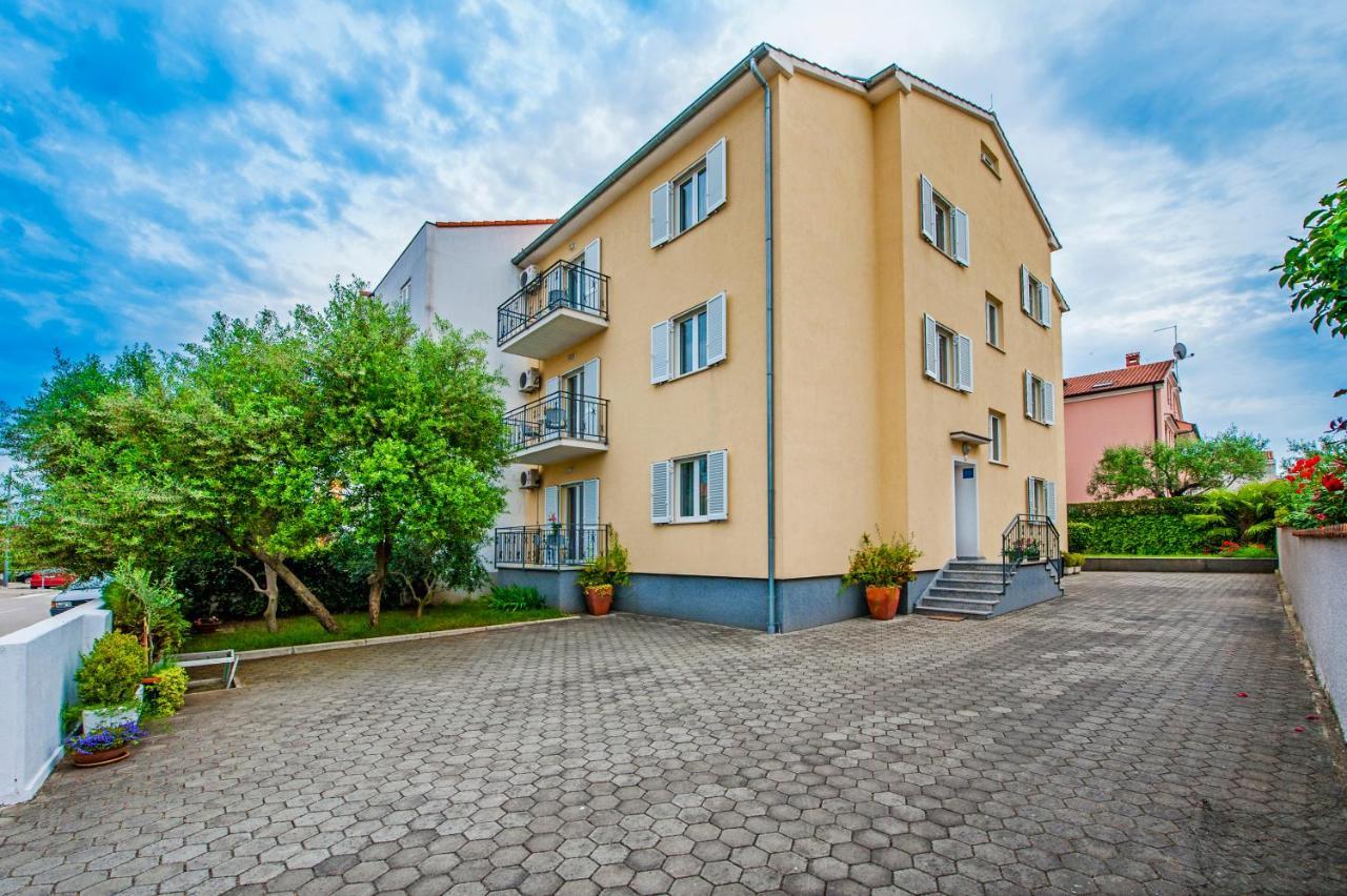 Apartments Bella B ロヴィニ エクステリア 写真