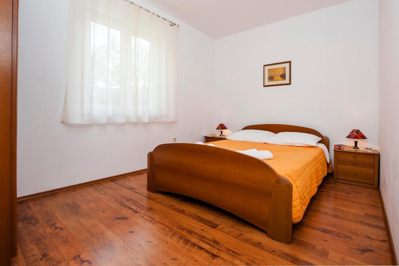 Apartments Bella B ロヴィニ エクステリア 写真