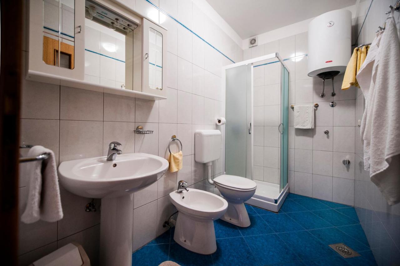 Apartments Bella B ロヴィニ エクステリア 写真
