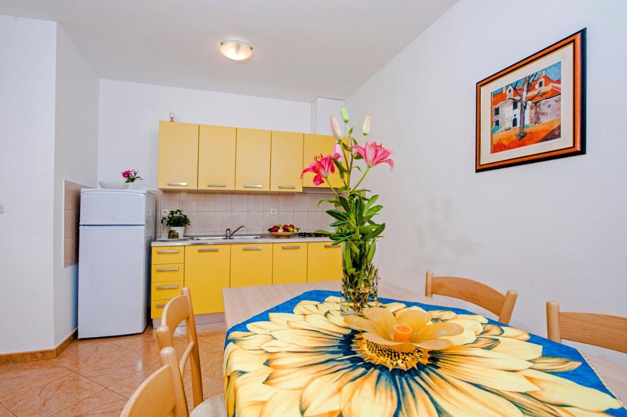 Apartments Bella B ロヴィニ エクステリア 写真