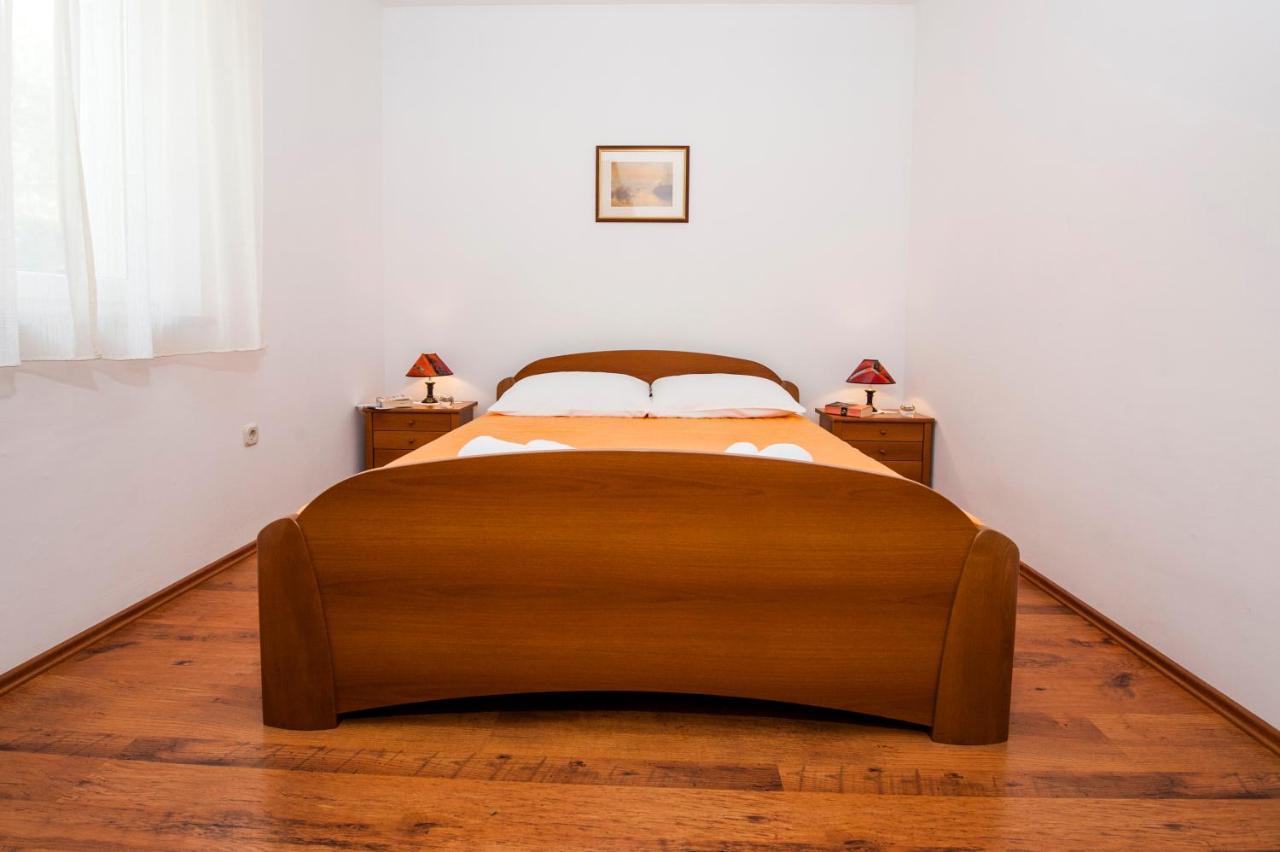 Apartments Bella B ロヴィニ エクステリア 写真