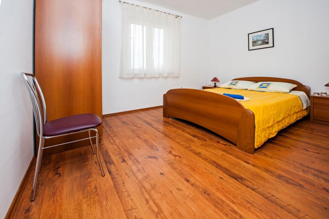 Apartments Bella B ロヴィニ エクステリア 写真