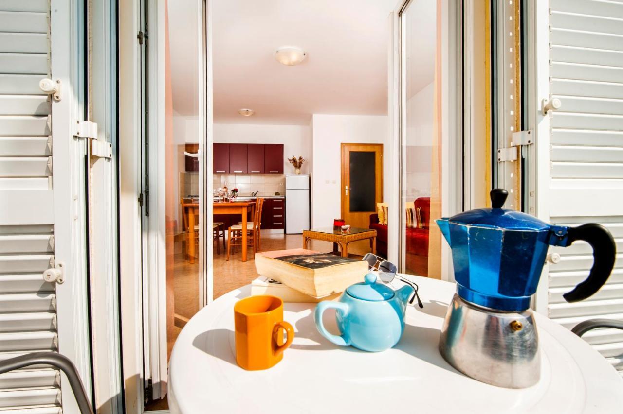 Apartments Bella B ロヴィニ エクステリア 写真