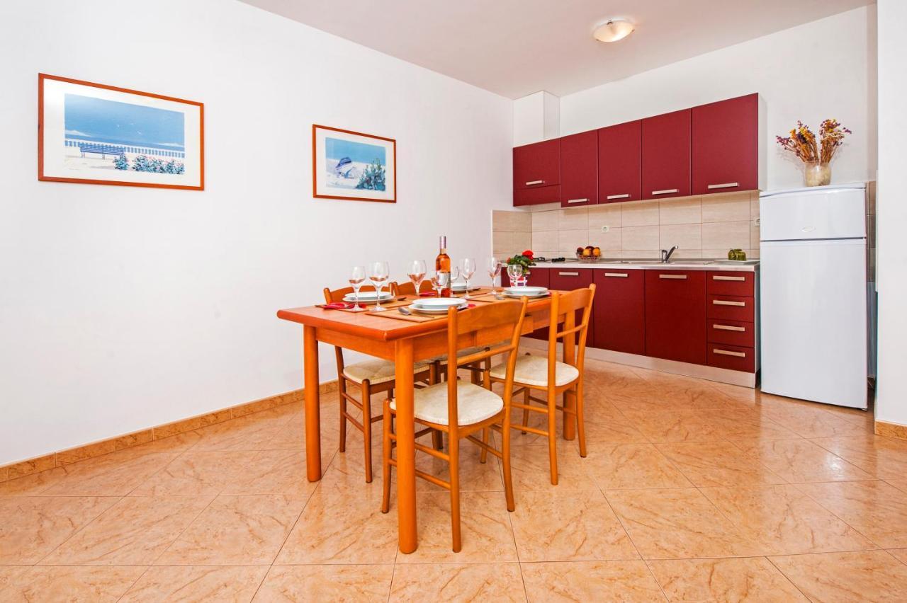 Apartments Bella B ロヴィニ エクステリア 写真