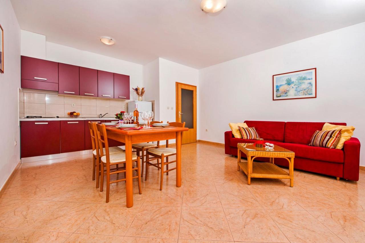 Apartments Bella B ロヴィニ エクステリア 写真