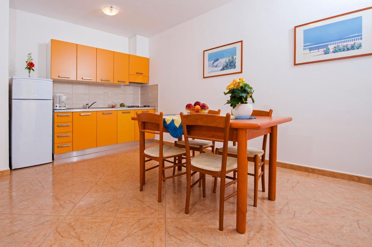 Apartments Bella B ロヴィニ エクステリア 写真