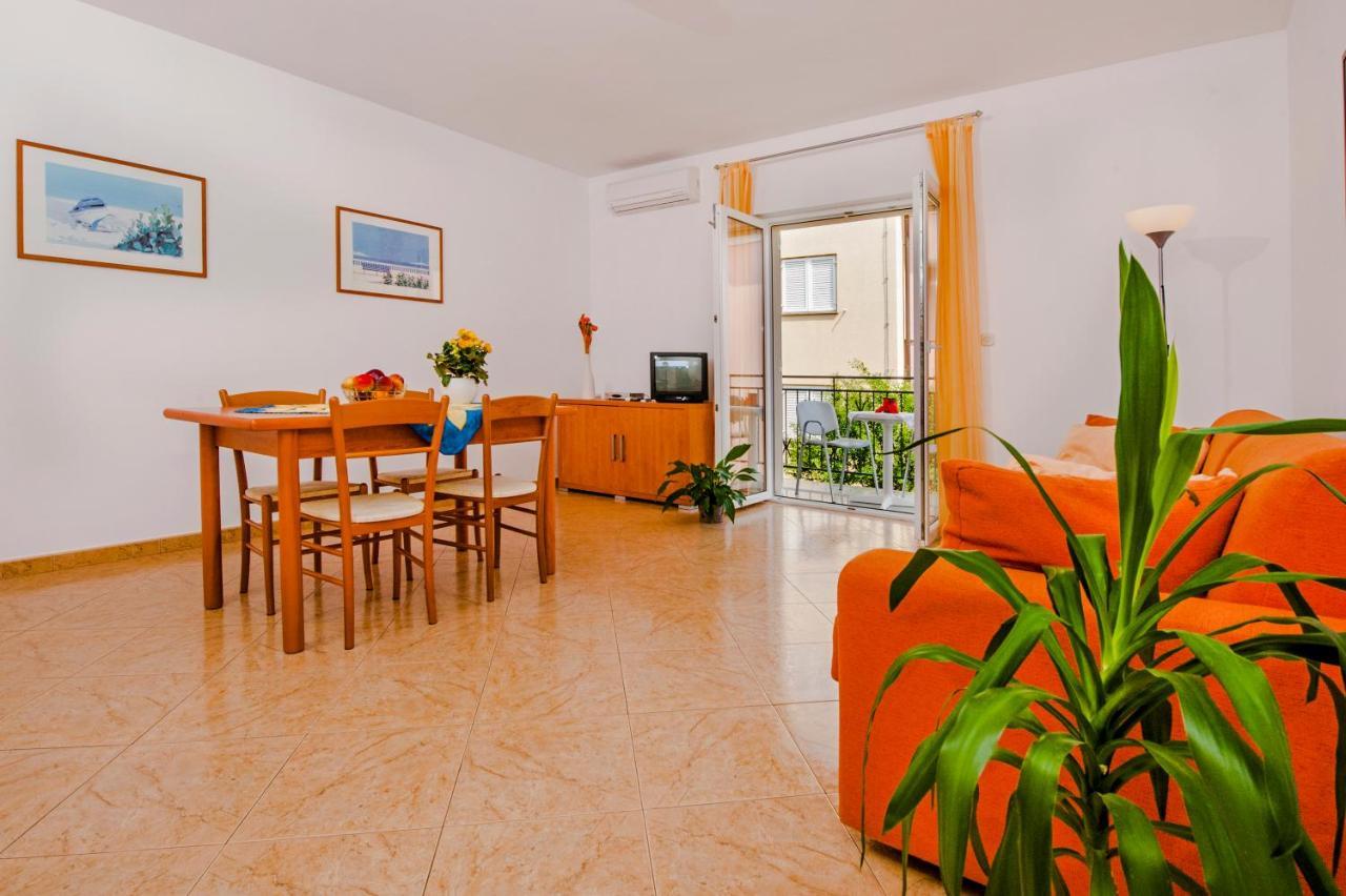 Apartments Bella B ロヴィニ エクステリア 写真