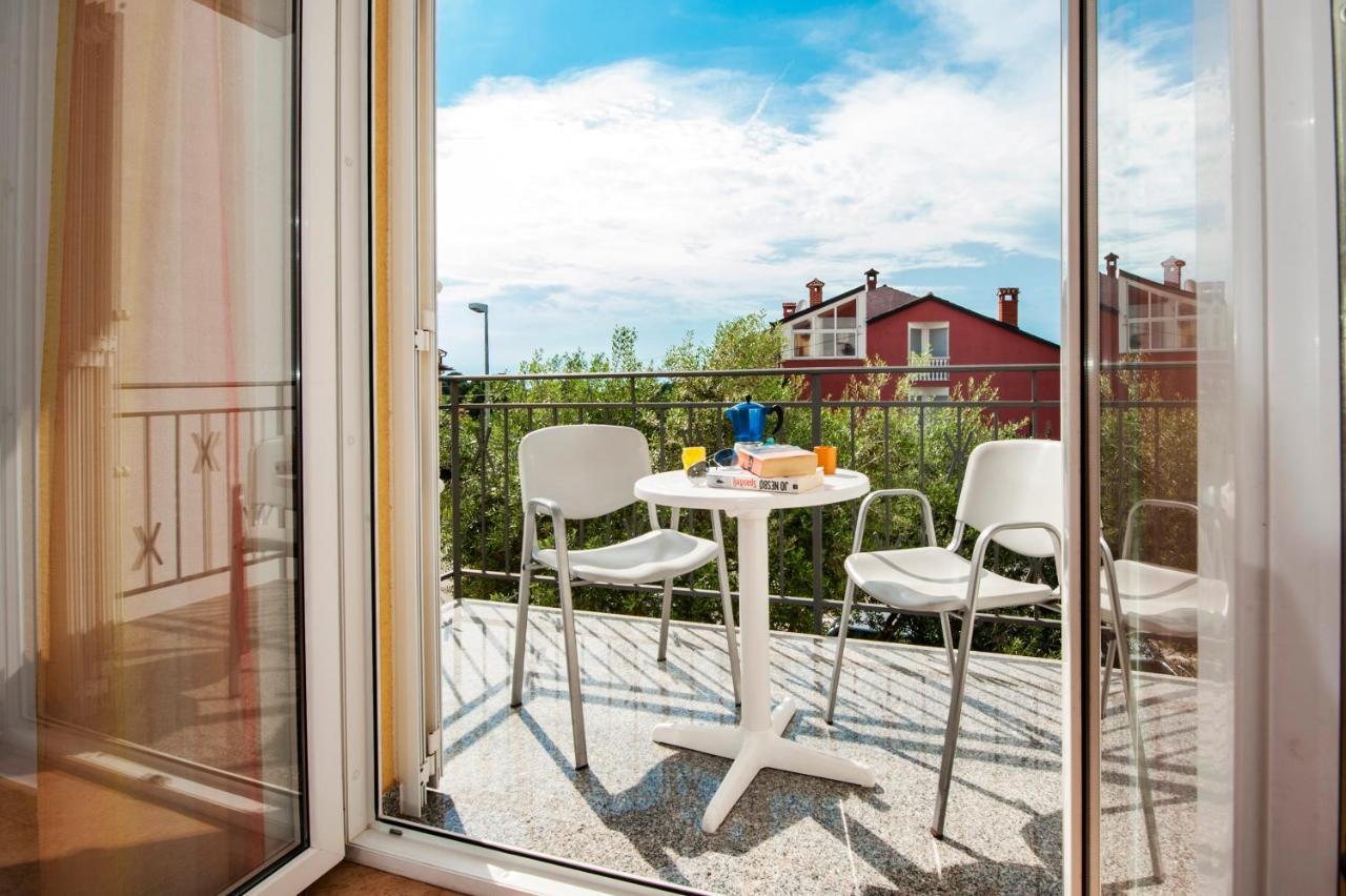 Apartments Bella B ロヴィニ エクステリア 写真