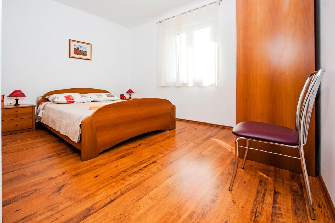 Apartments Bella B ロヴィニ エクステリア 写真