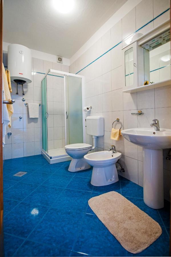Apartments Bella B ロヴィニ エクステリア 写真